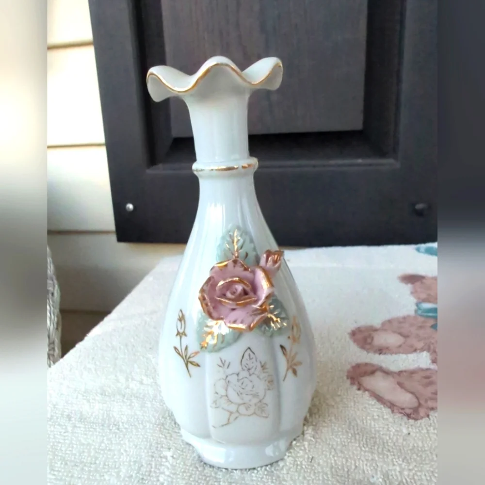 Vintage Nappco Porcelain Bud Vase 1950's Trimmed In Gold 6
